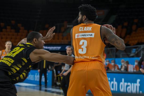 另一位受到 另一位受到